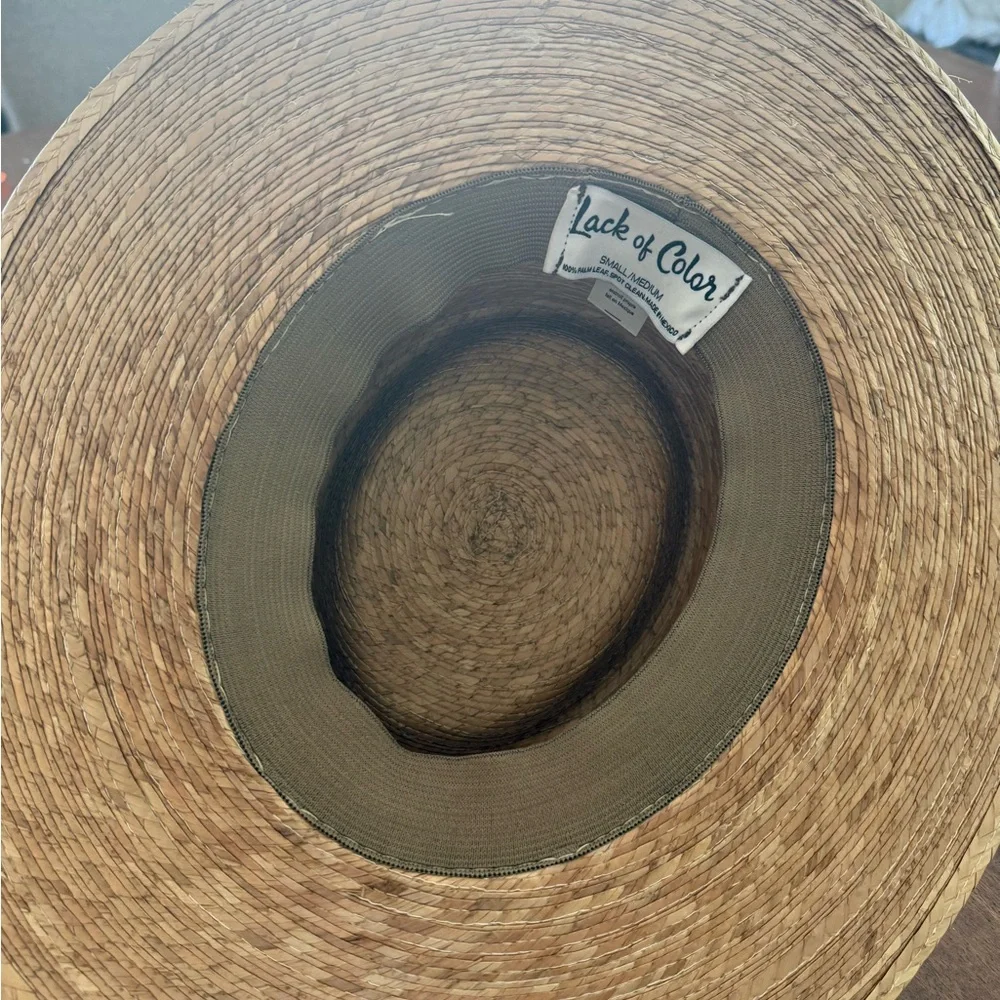 Lack of color boater palm hat